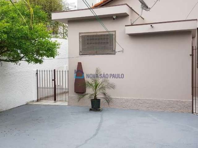 Casa a venda com 158 m² , 4 vagas, 3 dormitórios, quintal.