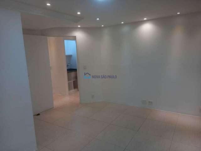 Conjunto comercial, 50m, 2 salas, 1 vaga-  300m metro vila mariana