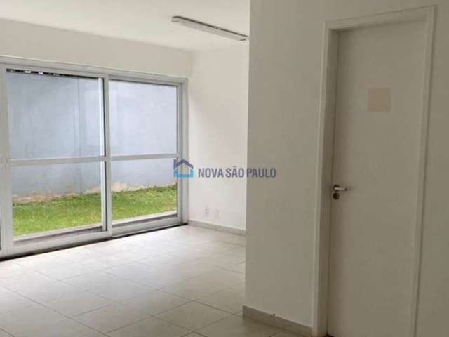 Sala comercial 32m2 , 1 vaga , banheiro, ao lado metro Jabaquara