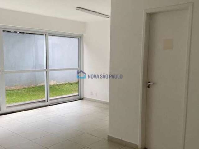 Sala comercial 32m2 , 1 vaga , banheiro, ao lado metro Jabaquara