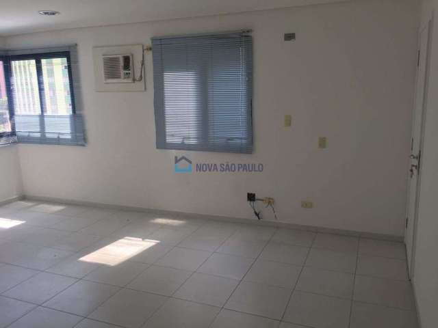 Sala comercial próximo ao metrô São Judas.