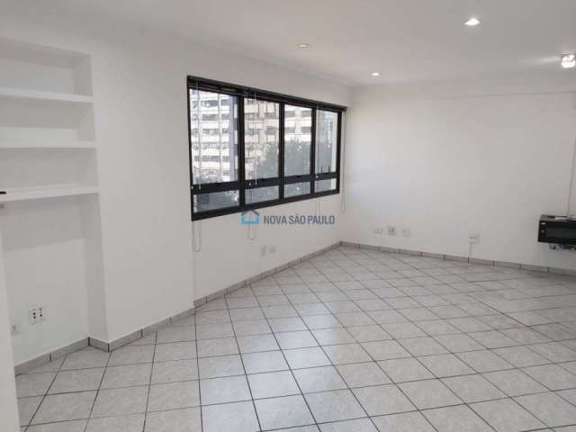 Sala comercial, vaga, junto metrô Santa Cruz, escolas, bancos, suoermercados