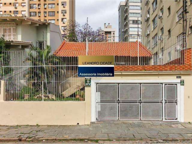 Casa 3 dormitórios à venda no Bairro Passo da Areia com 200 m² de área privativa - 2 vagas de garagem