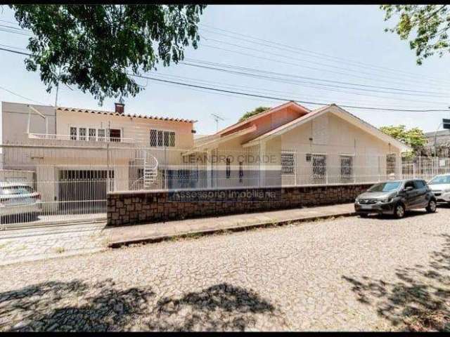 Casa 3 dormitórios à venda no Bairro Vila Ipiranga com 173 m² de área privativa - 2 vagas de garagem