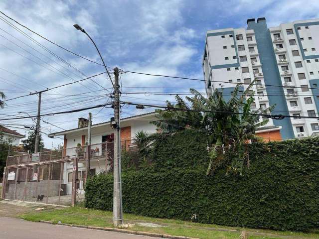 Casa 4 dormitórios à venda no Bairro Jardim do Salso com 390 m² de área privativa - 6 vagas de garagem