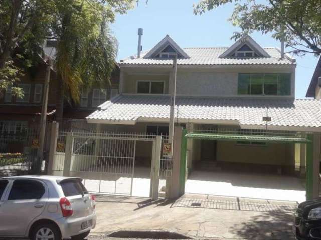 Casa 4 dormitórios à venda no Bairro Jardim Planalto com 237 m² de área privativa - 4 vagas de garagem