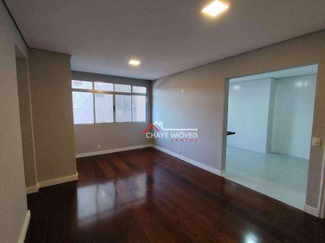 Apartamento reformado, 2 dormitórios, dependência de serviço completa, 1 vaga demarcada, no campo grande - santos/sp