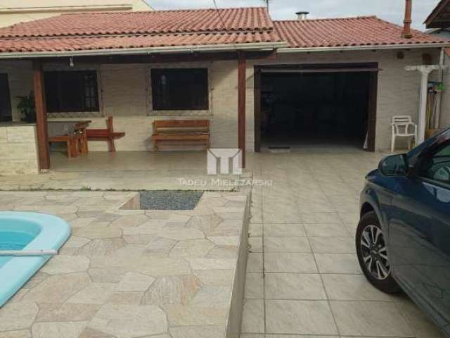 Casa com Piscina Perequê