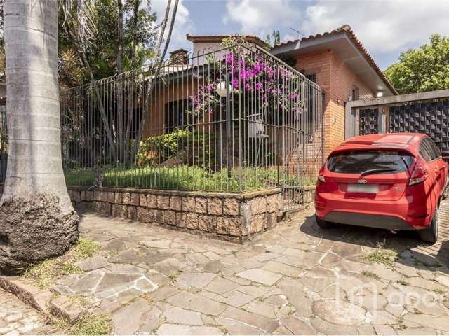 Casa com 4 quartos à venda na Rua Professor Fernando Carneiro, 112, Três Figueiras, Porto Alegre, 250 m2 por R$ 1.500.000
