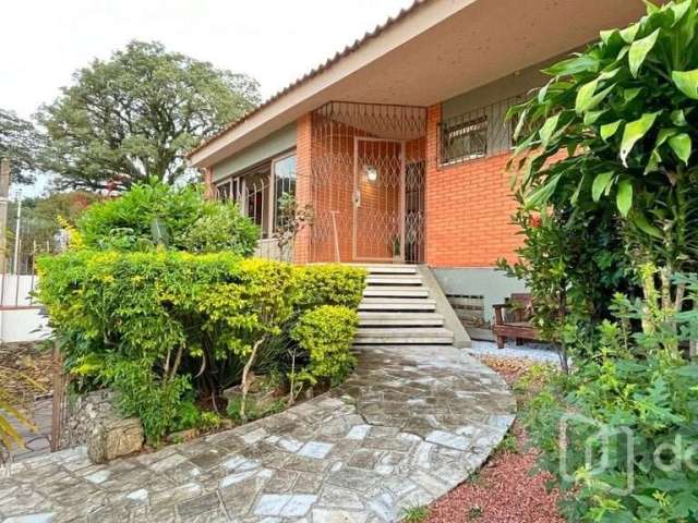 Casa com 3 quartos à venda na Rua Hipólito da Costa, 107, Santa Tereza, Porto Alegre, 276 m2 por R$ 745.000