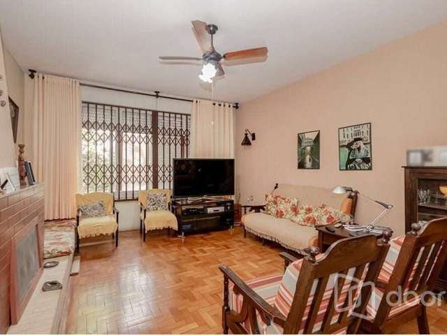 Casa com 5 quartos à venda na Avenida Capivari, 582, Cristal, Porto Alegre, 164 m2 por R$ 920.000