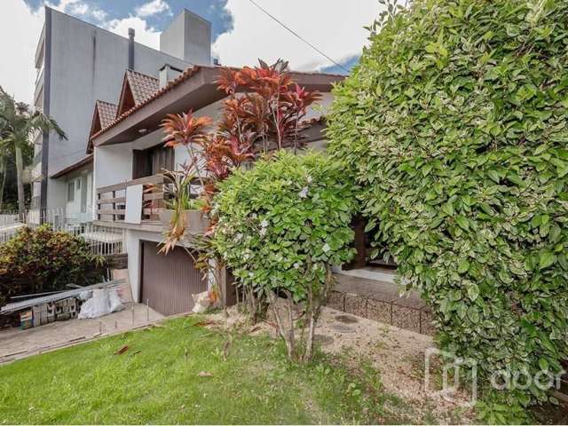 Casa com 4 quartos à venda na Rua Maestro Salvador Campanella, 58, Jardim Itu Sabará, Porto Alegre, 340 m2 por R$ 950.000