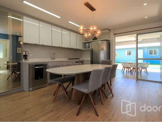 Casa com 4 quartos à venda na Avenida Clemenciano Barnasque, 421, Teresópolis, Porto Alegre, 207 m2 por R$ 940.000