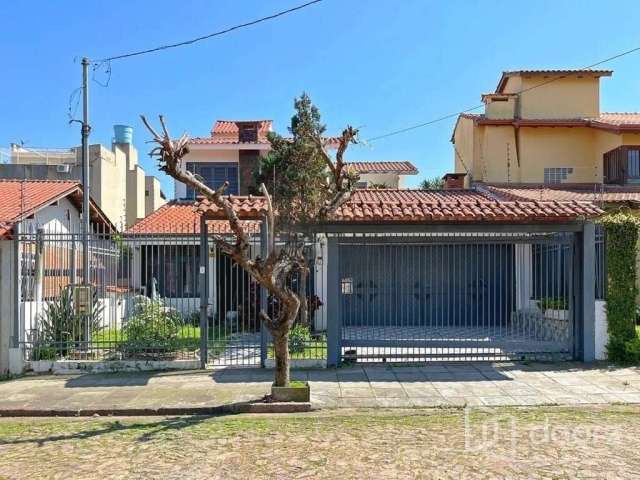 Casa com 3 quartos à venda na Rua Jamil Antônio José, 35, Nonoai, Porto Alegre, 250 m2 por R$ 600.000