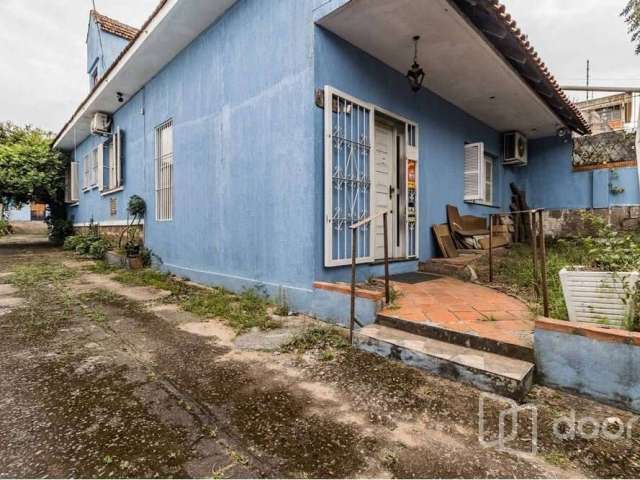 Casa com 3 quartos à venda na Rua Guilherme Alves, 1752, Partenon, Porto Alegre, 260 m2 por R$ 790.000