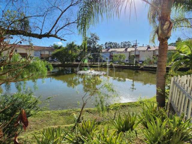 Casa em condomínio fechado, junto à Cavalhada. Ideal para quem procura casa junto à natureza