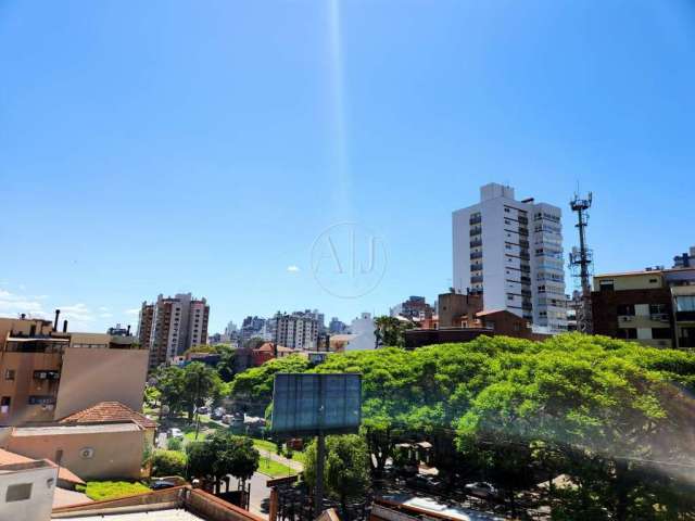 Cobertura duplex  à venda bairro Petrópolis, Porto Alegre - Semi Mobiliada, Churrasqueira e Varanda!