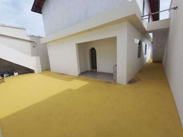 Oportunidade + casa + terraço + quintal + barracão