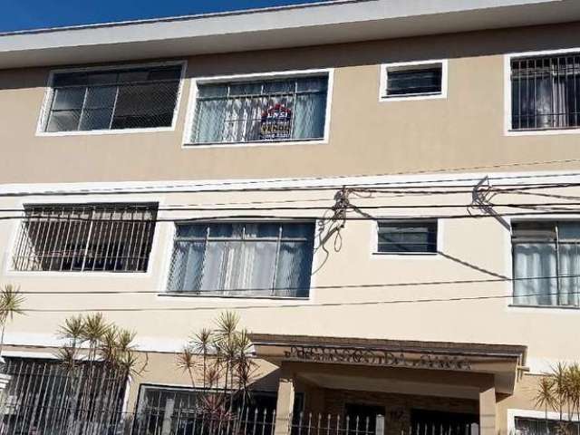 Amplo apartamento, excelente localização.