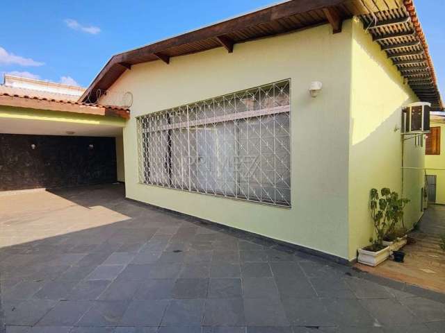 Casa com 3 quartos à venda na Cidade Alta, Piracicaba  por R$ 650.000