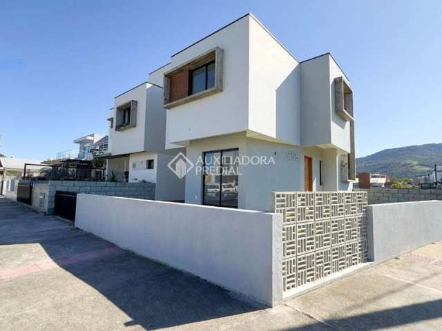 Casa com 3 quartos à venda na 06 De Janeiro, 490, Areais da Palhocinha, Garopaba, 95 m2 por R$ 729.000