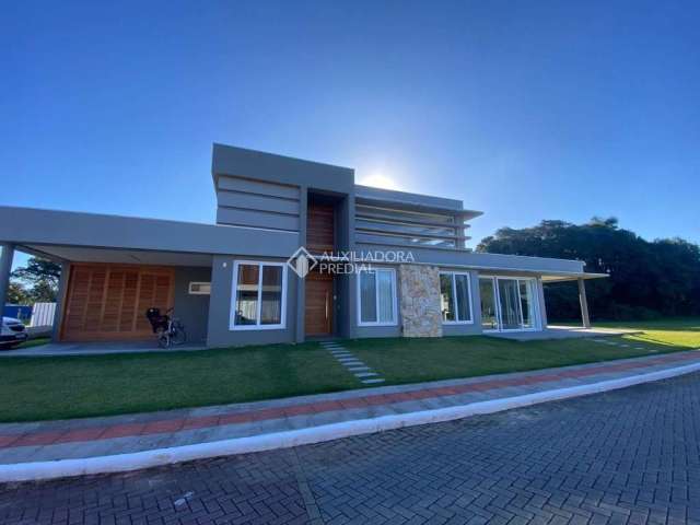 Casa em condomínio fechado com 3 quartos à venda na Dos Camarões, 588, Praia da Ferrugem, Garopaba, 220 m2 por R$ 3.510.000