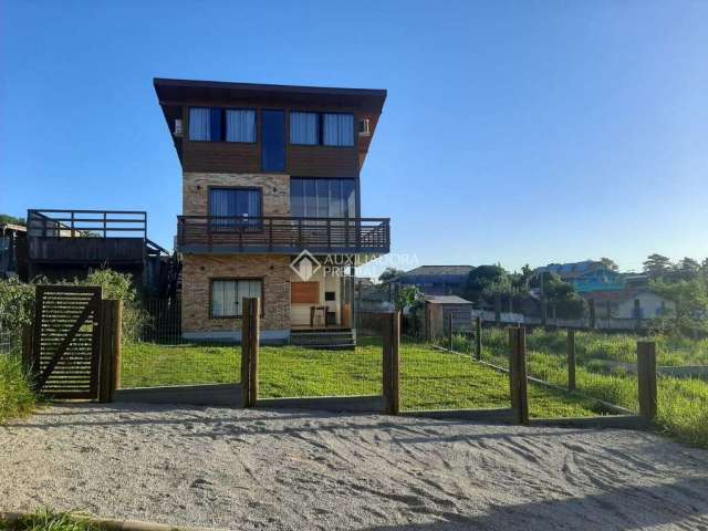 Casa com 3 quartos à venda na Porto Novo, 42, Praia do Rosa, Imbituba, 122 m2 por R$ 650.000