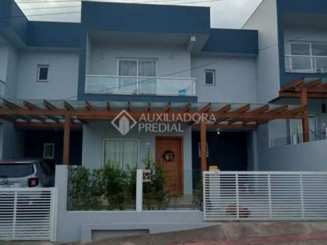 Casa com 3 quartos à venda na ESLY SANDRINI NAUCK - QUINTA DOS ACORES, 19, Centro, Garopaba, 107 m2 por R$ 723.000