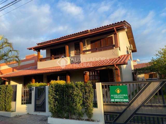 Casa com 7 quartos à venda na SAO MIGUEL, 391, Centro, Garopaba, 207 m2 por R$ 2.000.000