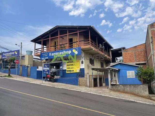 Prédio comercial de esquina com sala/loja térrea, casa no pavimento superior e chalé. Esquina com Av. Presidente Lucena, bairro União, Estância Velha