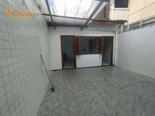 Casa à venda por R$ 900.000 - Centro - São Vicente/SP