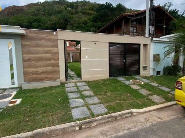 casa, com excelente quintal na frente