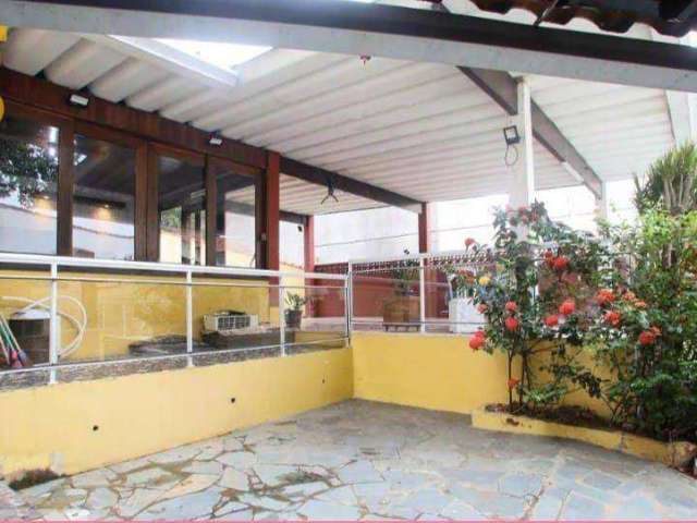 Vendo excelente casa com 447 metros quadrados de terreno na taquara, em jacarepaguá