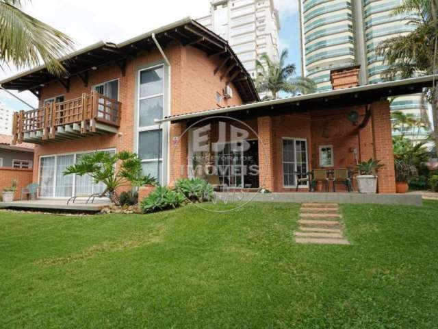 Casa à venda na Nereu Ramos (frente Mar), 696, Centro, Balneário Piçarras por R$ 6.500.000