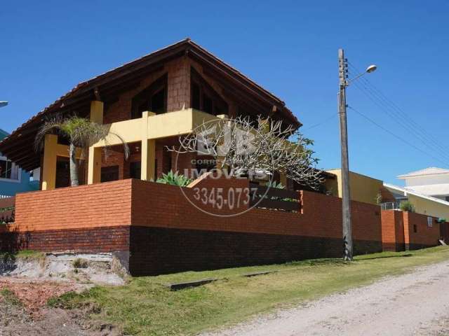 Casa com 3 quartos à venda na Rua 3750 (canto do Sol) Quadra Mar, 33, Itacolomi, Balneário Piçarras por R$ 2.800.000