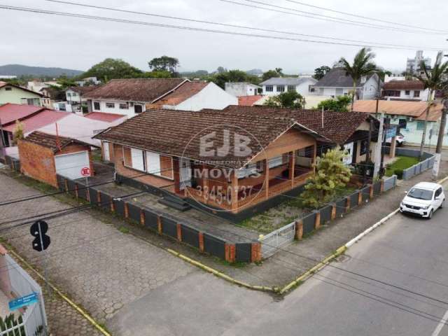 Casa com 3 quartos à venda na Emanoel Pinto., 581, Centro, Balneário Piçarras por R$ 3.150.000