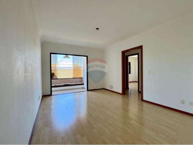 Apartamento com 02 dormitórios e elevador no Bairro Sagrada Família