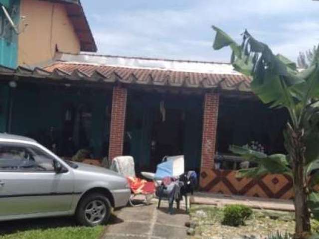 Sobrado com edicula perto do mar para venda em itanhaém!