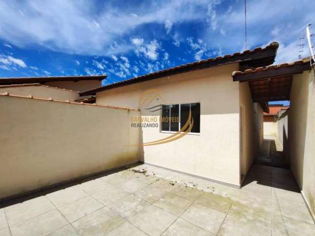 Casa geminada em bairro residencial para venda em itanhaém!