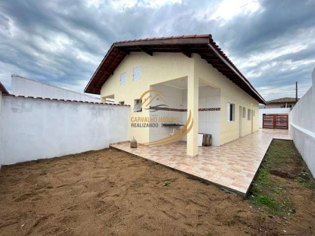 Casa lado pista com espaço para fazer piscina, com terreno grande em itanhaém!!