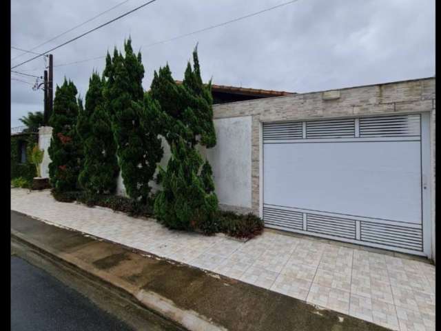 Linda casa 4 dormitórios com piscina no balneário Flórida - Praia Grande- SP