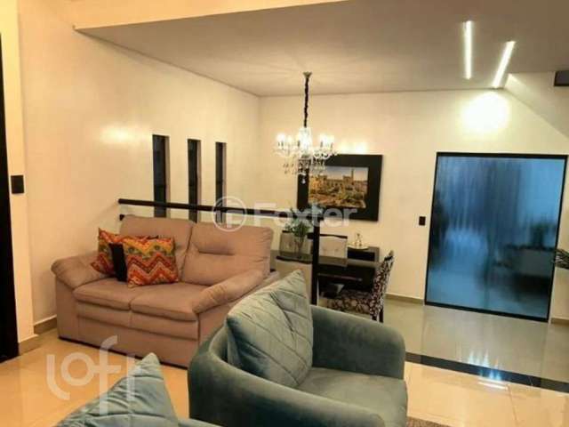 Casa com 4 quartos à venda na Rua Antônio de Sousa Delmundo, 527, Jardim Vila Formosa, São Paulo, 232 m2 por R$ 990.000