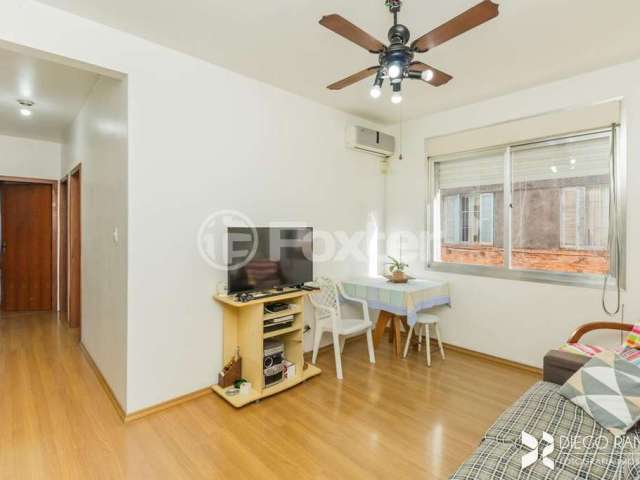 Apartamento com 3 quartos à venda na Avenida Nelson Pulgatti Moreira, 164, Cavalhada, Porto Alegre, 65 m2 por R$ 181.000