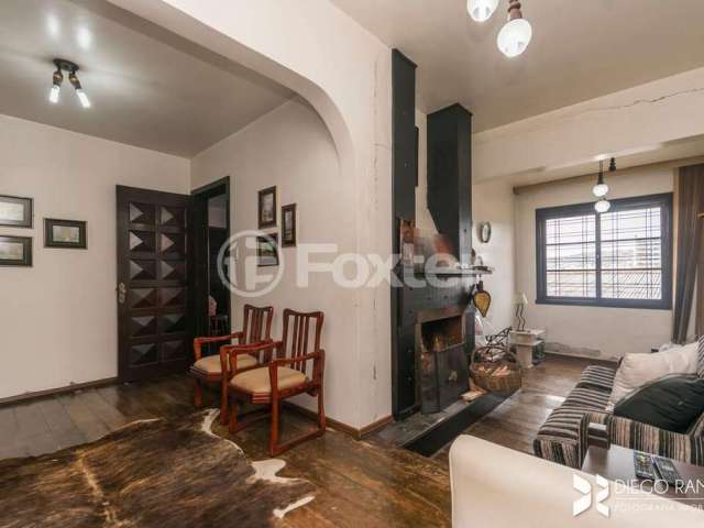 Casa com 3 quartos à venda na Rua Professor Abílio Azambuja, 115, Jardim do Salso, Porto Alegre, 330 m2 por R$ 615.000