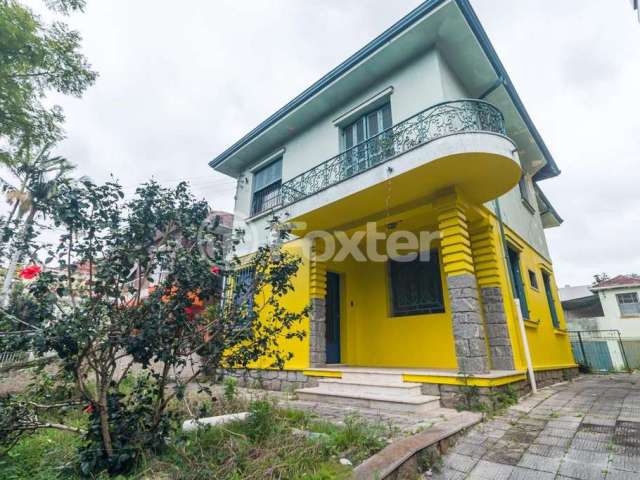 Casa com 3 quartos à venda na Rua Eça de Queiroz, 549, Petrópolis, Porto Alegre, 190 m2 por R$ 950.000