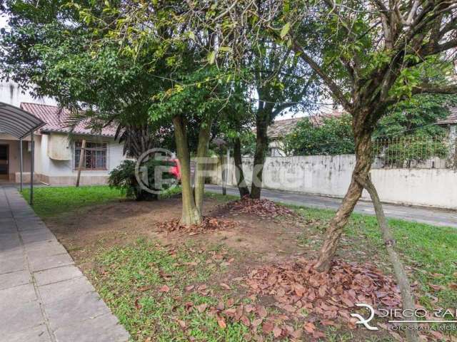 Casa com 5 quartos à venda na Rua Professor Guerreiro Lima, 1032, Partenon, Porto Alegre, 172 m2 por R$ 750.000