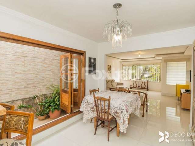 Casa com 3 quartos à venda na Avenida General Barreto Viana, 505, Chácara das Pedras, Porto Alegre, 147 m2 por R$ 1.100.000