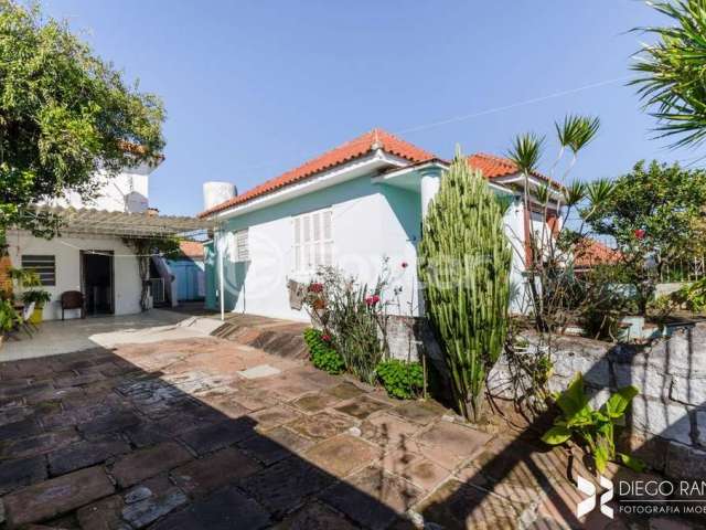 Casa com 3 quartos à venda na Rua Saudável, 94, Medianeira, Porto Alegre, 150 m2 por R$ 426.000