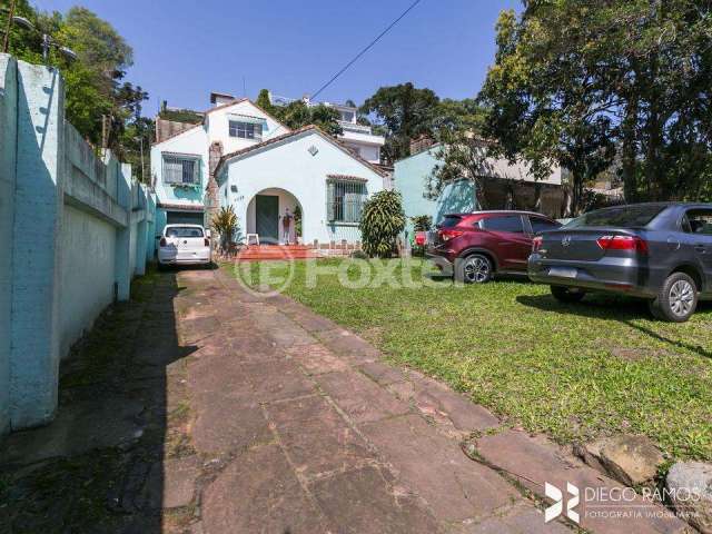 Casa com 3 quartos à venda na Avenida Guaíba, 4226, Vila Assunção, Porto Alegre, 419 m2 por R$ 950.000