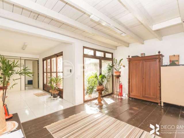 Casa com 3 quartos à venda na Travessa Carmem, 41, Floresta, Porto Alegre, 250 m2 por R$ 850.000